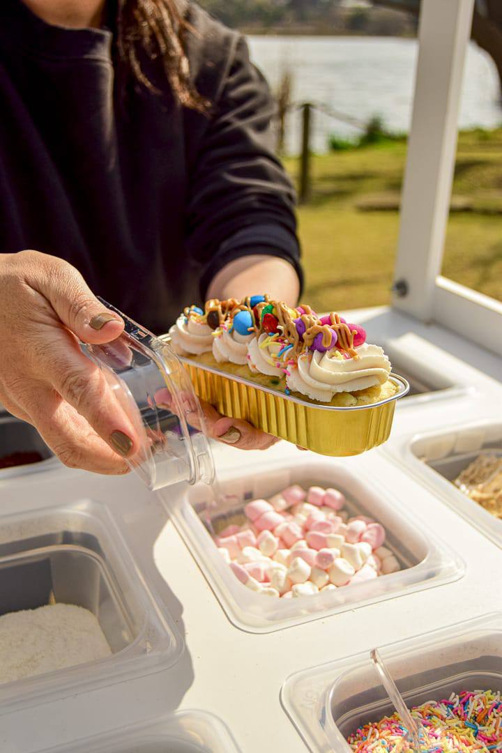 Oh My Nosh Cake Cart (3)